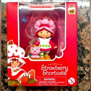 Strawberry Shortcake Miniature Doll (Series 2) with Custard the Cat.
